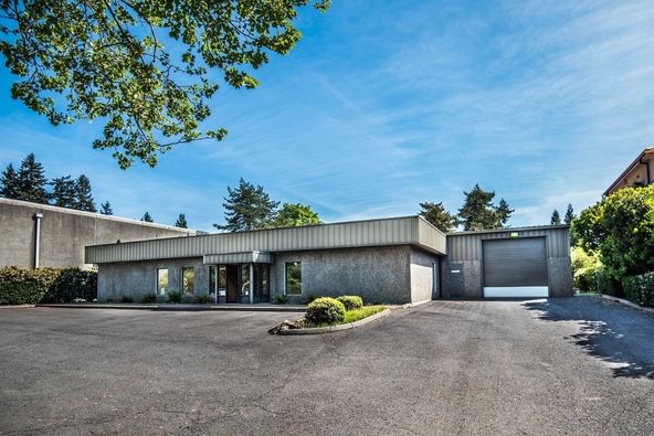 5950 Willow Ln, Lake Oswego, OR 97035